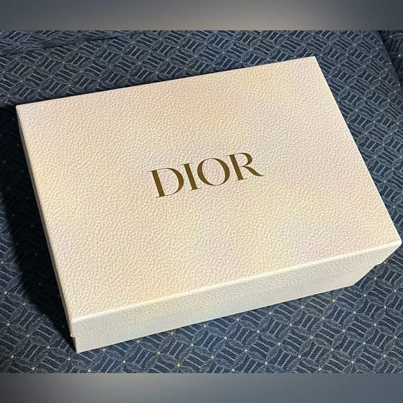 DIOR - Authentic Dior Textured Gift Box – White with Gold Logo – 12x9 - Picture 2 of 8